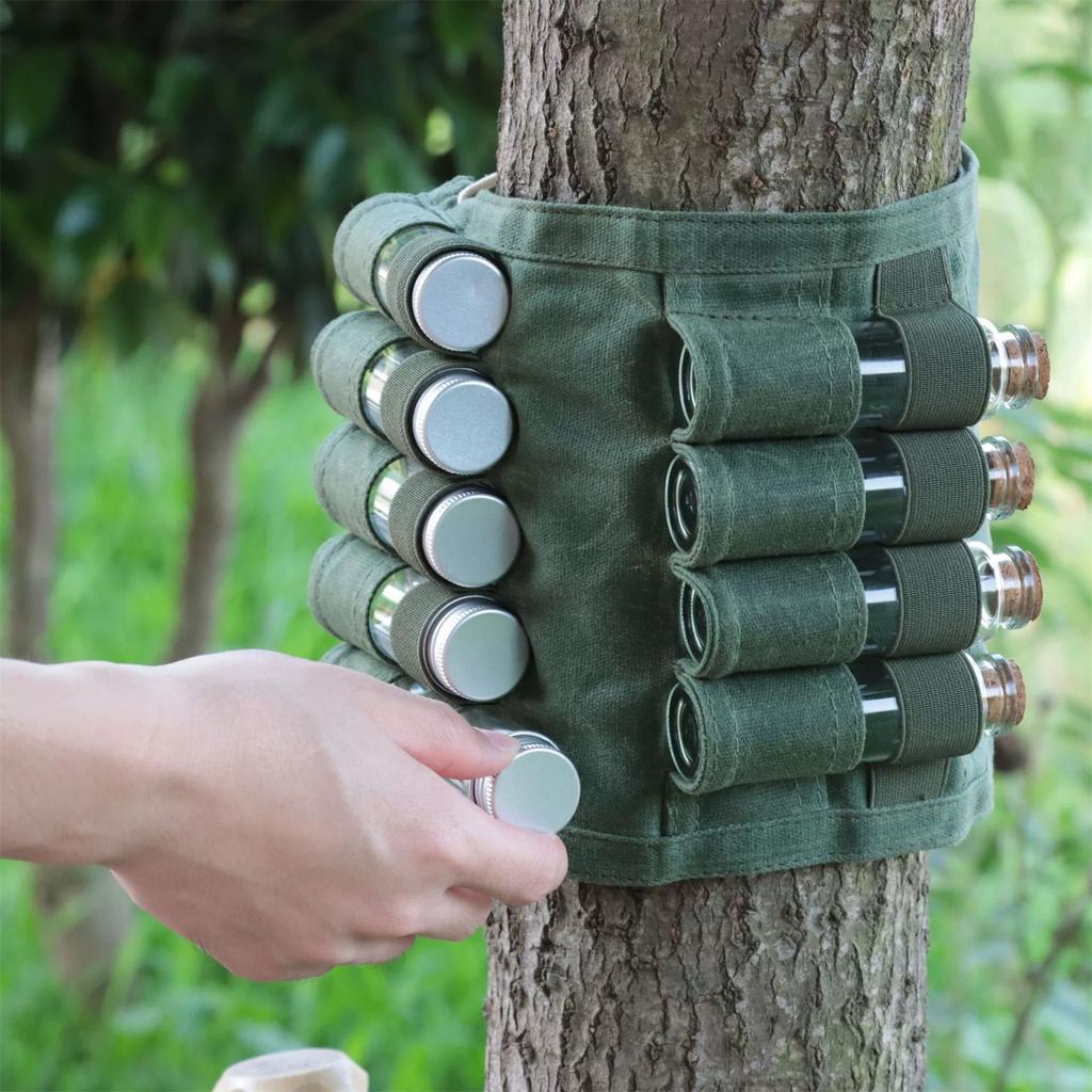 Outdoor barbecue seasoning bottle storage bag comes with 9 glass seasoning bottles. Camping barbecue seasoning set and canvas bag