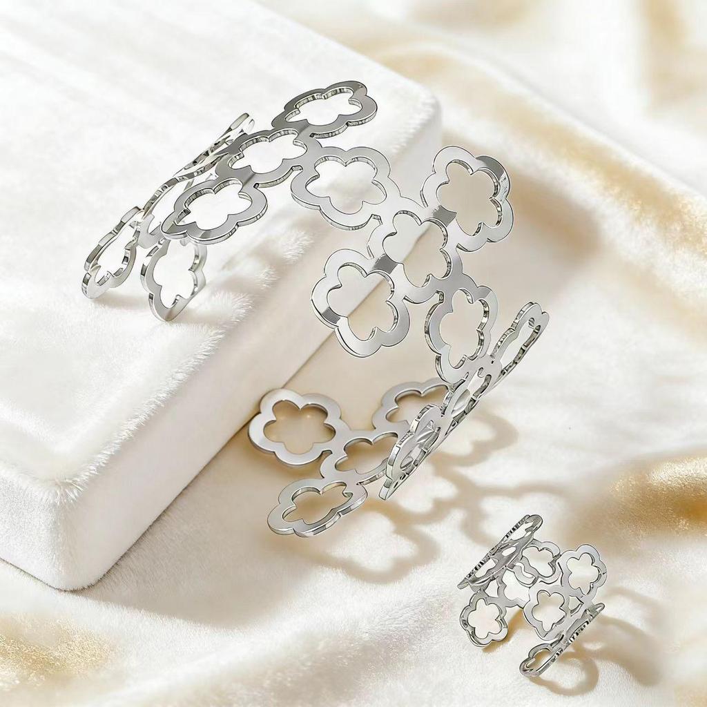 European & American Fashion Metal Clover Open Cuff Bracelet & Ring Set for Women
