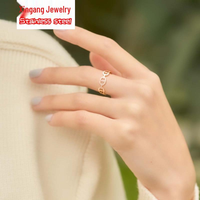 Eleganter Titanstahl Schweinenasenring: Nicht verblassender, minimalistischer, leichter Luxusring für Paare