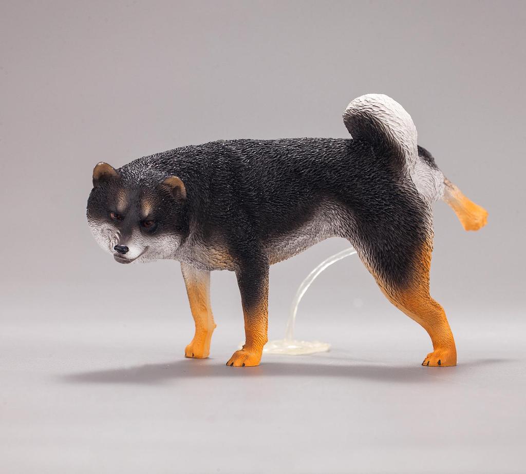 Shiba Inu Peeing Car Ornament – Creative Puppy Interior Decoration Gift
