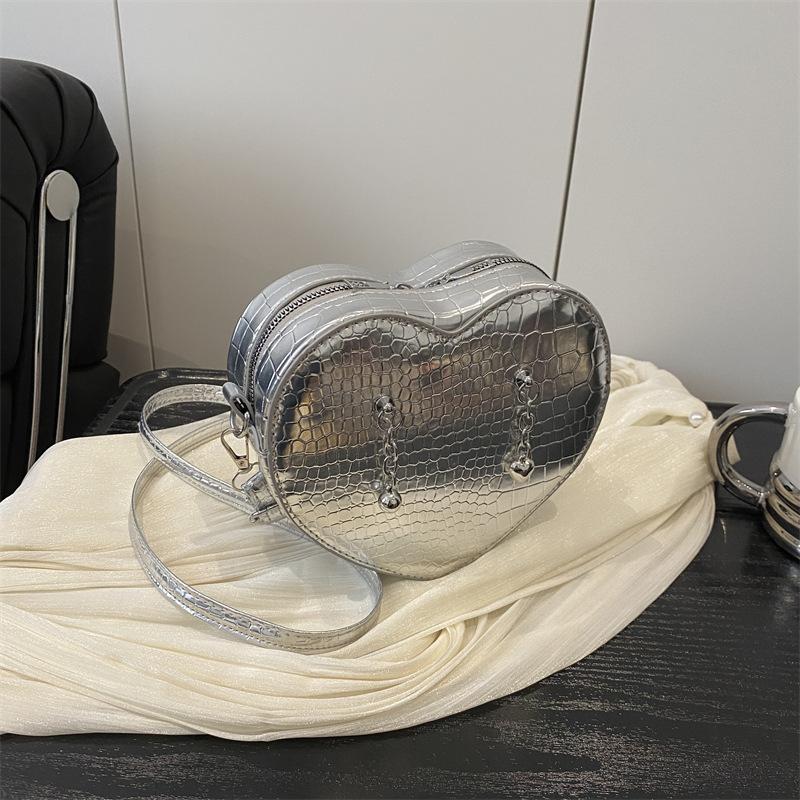 2025 new fashion creative personality love chain pu small satchel Korean version of foreign style high sense women's tide shoulder bag