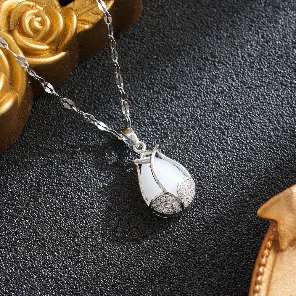 Elegant 2026 Mori Style Flower Pendant Necklace with White Agate