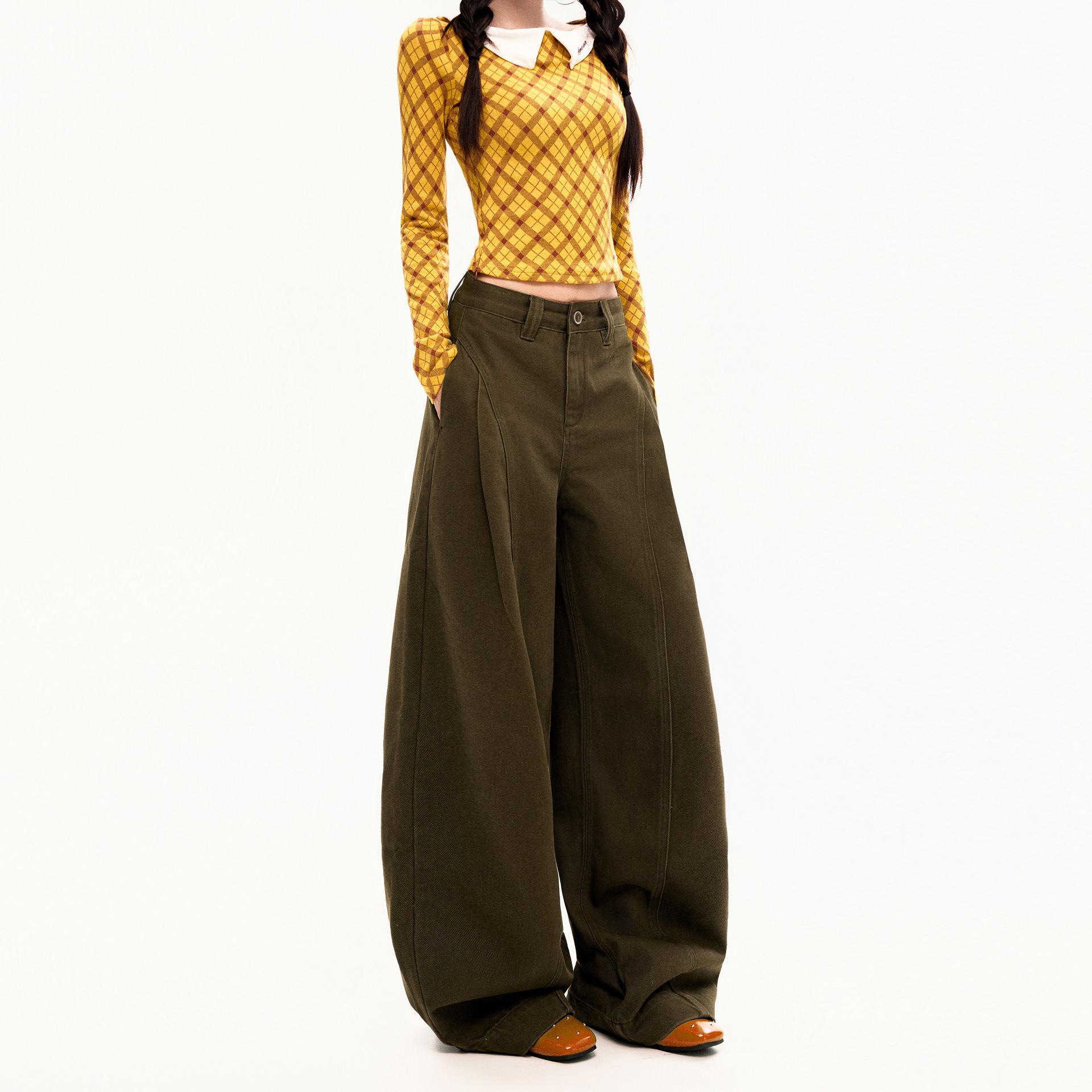 

Женские широкие джинсы из коричневого хлопка с высокой посадкой и плиссированным драпированным дизайном - Коллекция 2025 XL