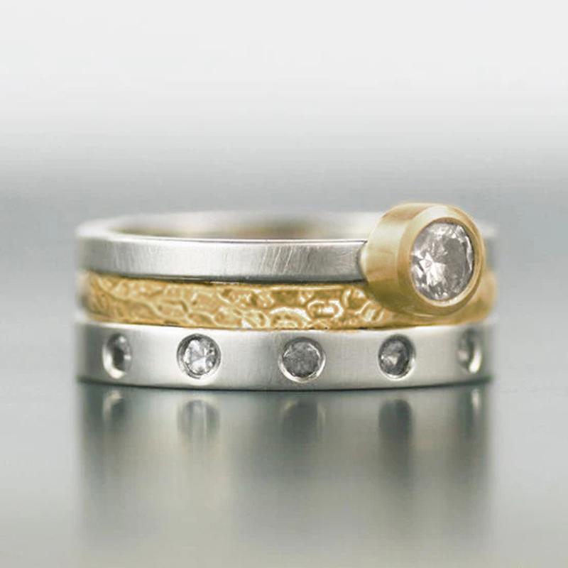 Huitan Trendige Zweifarbige Ring-Sets für Damen Exquisite Dünne Stapelringe mit Funkelndem CZ Hochzeitsfeier Neuer Schmuck 10 beige