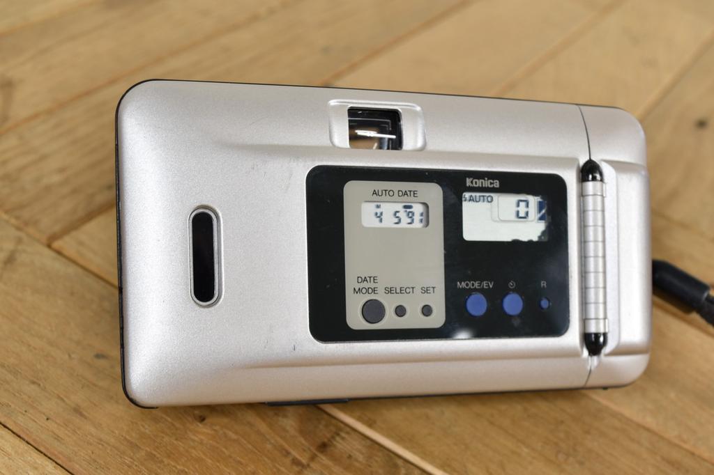 Konica Big Mini 35mm Film Camera Japan For Parts Repair Power On Shutter NG