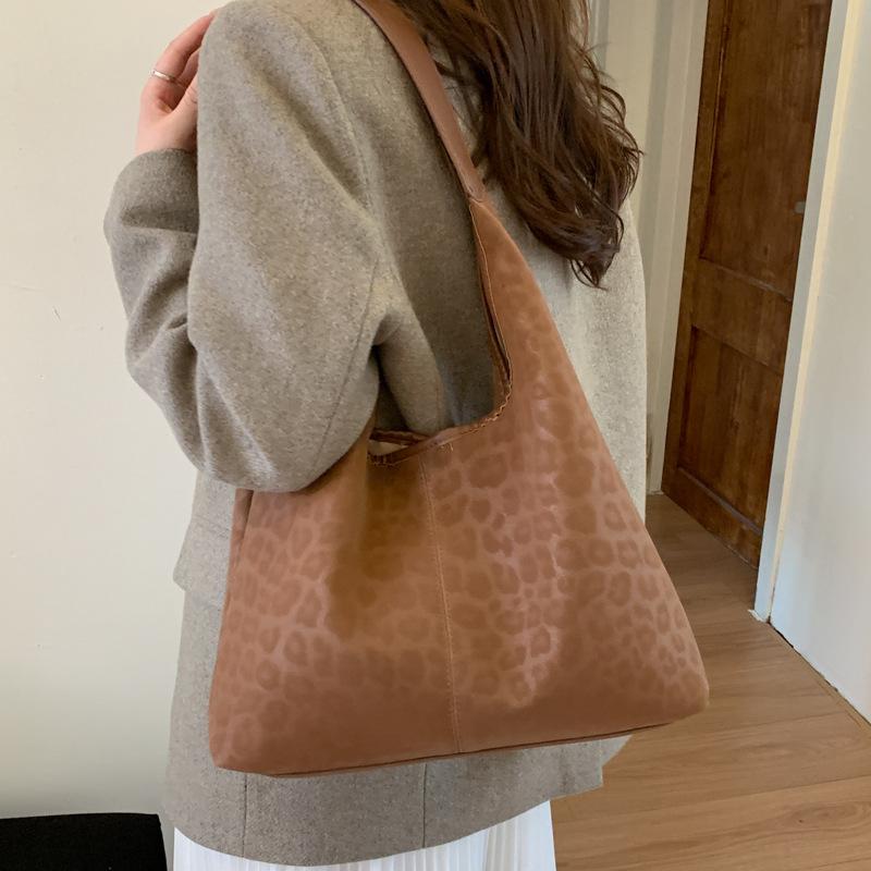 Leopard print bag women's 2025 new super fire exquisite leopard print commuter women's bag large capacity tote bag shoulder large bag