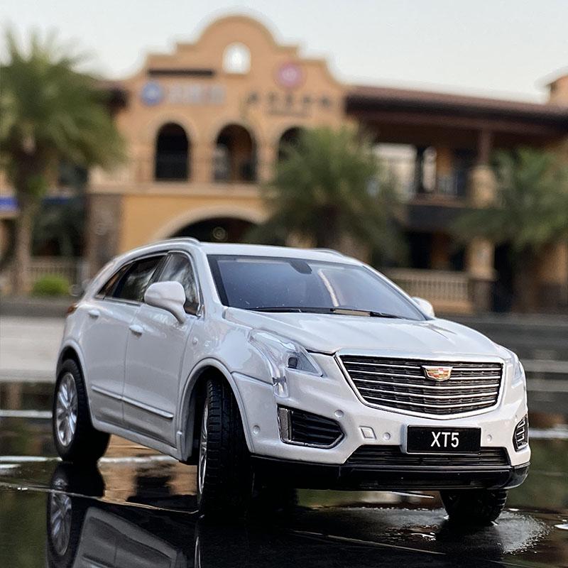 1:32 Cadillac XT5 SUV Alloy Car Model Diecasts Metal Toy Vehicles Car Model Simulation Sound and Light Collection Toy Gift