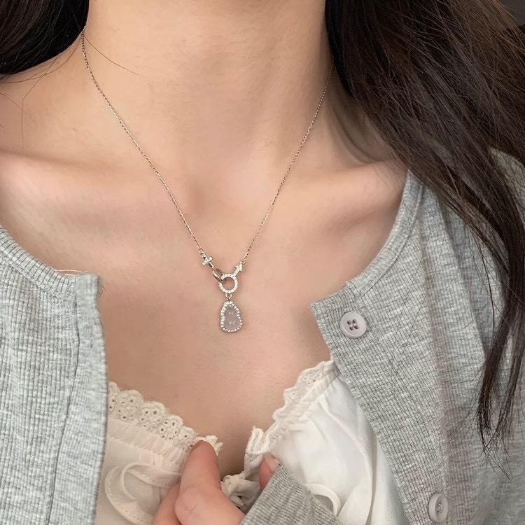 Elegant Women’s Gourd Pendant Necklace - Exquisite Diamond Design, High-End Clavicle Chain
