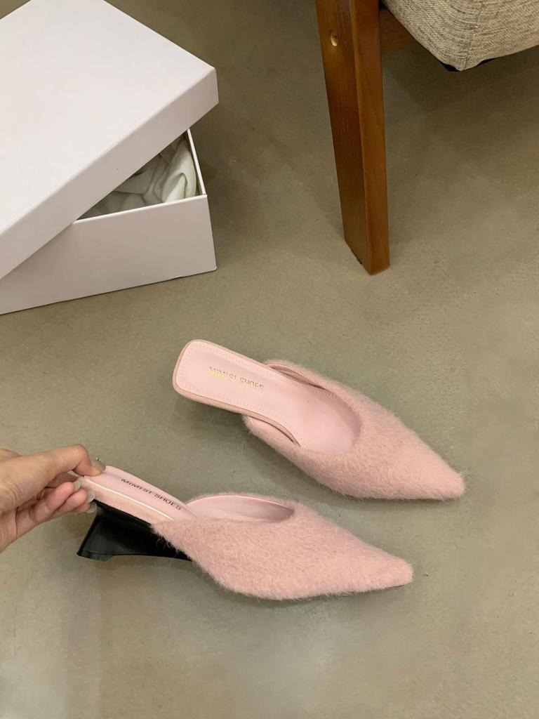 2025 Mao Mao high-heeled slippers women's outerwear niche design sense lamb wool method wedge heel plush bag head half slippers
