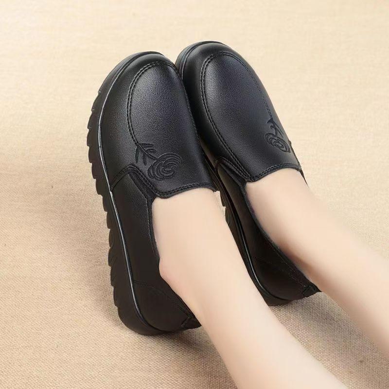 Mom shoes foreign trade soft sole comfortable deep mouth single shoes non-slip women's leather shoes round head large size flat women's shoes