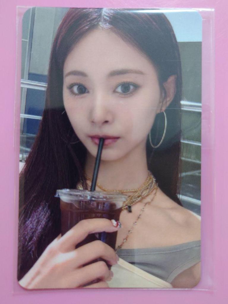 [USED] TWICE THIS IS FOR Digipack Soundwave Tzuyu