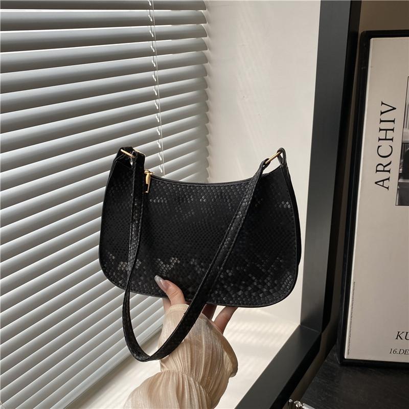 

Popular fashion shoulder bag women s new solid color casual simple fashionable small square bag чёрный