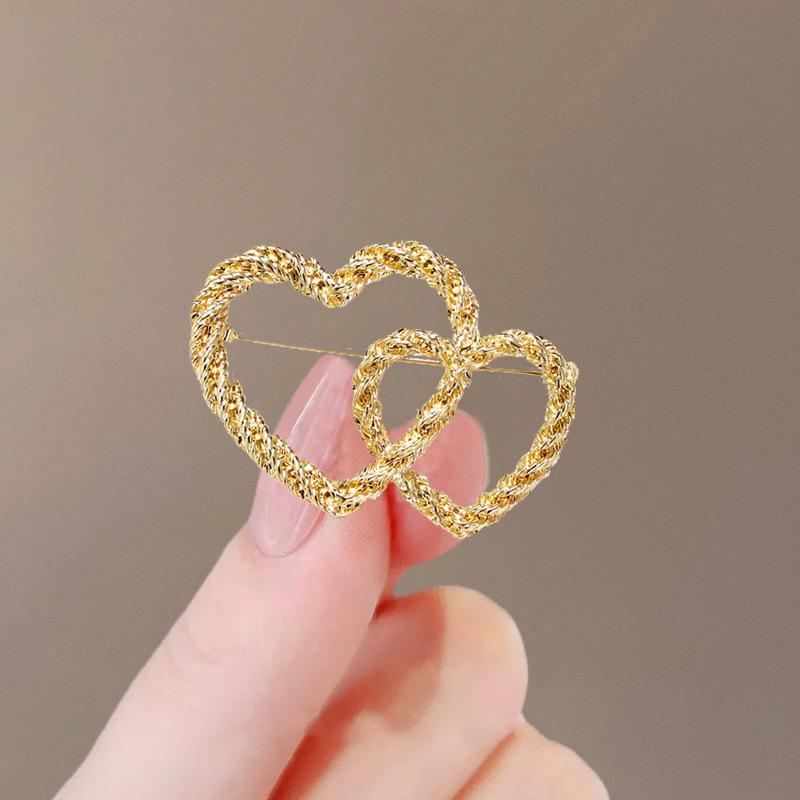Elegant Pearl Brooch for Women's Suits - High-End Jewelry Pin