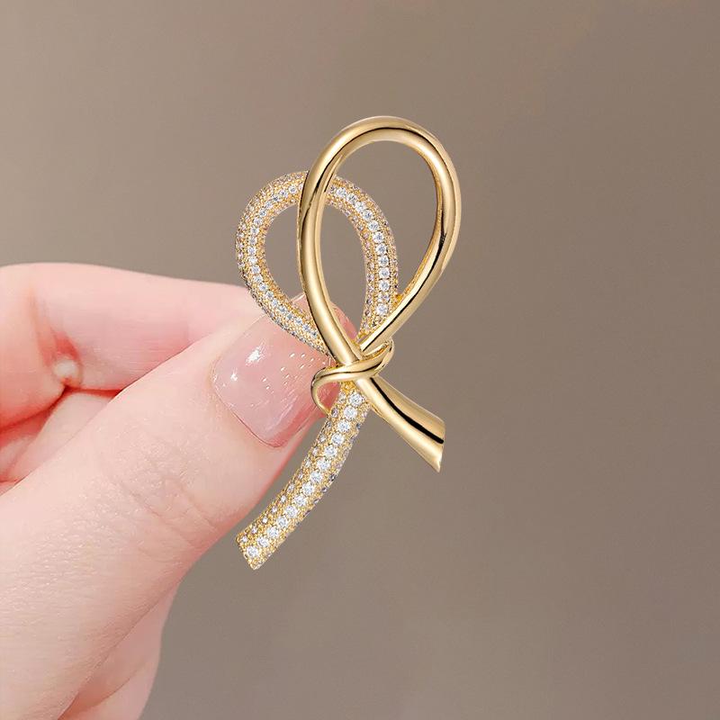 Elegant Cartoon Brooch: Women's High-End Cute Corsage Pin