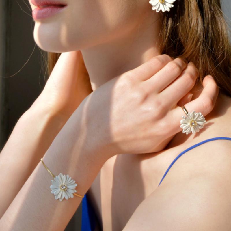 

Dana Burton Medium Daisy Flower Bracelet lavender