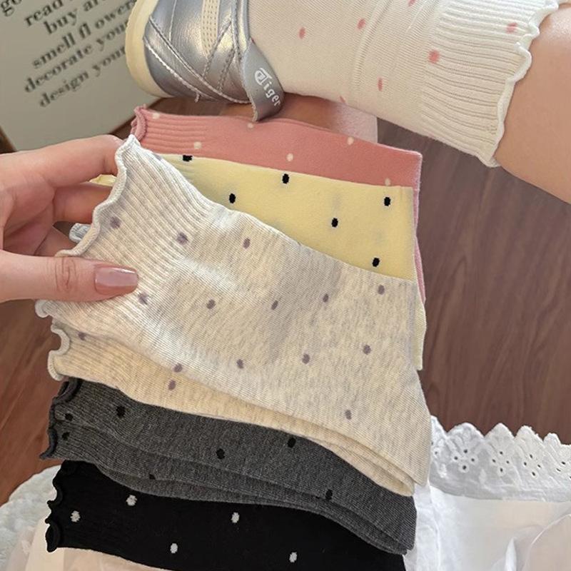 Ladies Spring and Autumn Wave Point Wooden Ear Edge Comfortable Moon Son Deodorant In The Cylinder Stack Socks