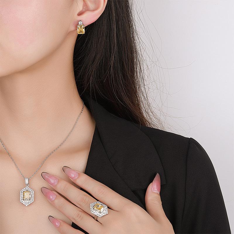 Autumn And Winter Jewelry Set High Carbon Diamond Ice Flower Cut Copper Inlaid Yellow Diamond Set Main Stone 8 * 10