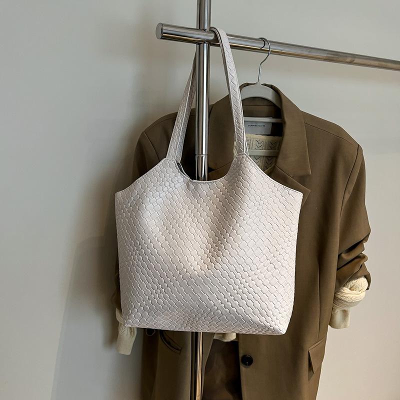 

Женская сумка через плечо большой вместимости, летняя новинка, универсальная сумка для поездок на работу, сумка под мышкой, популярная сумка-тоут, трендовая