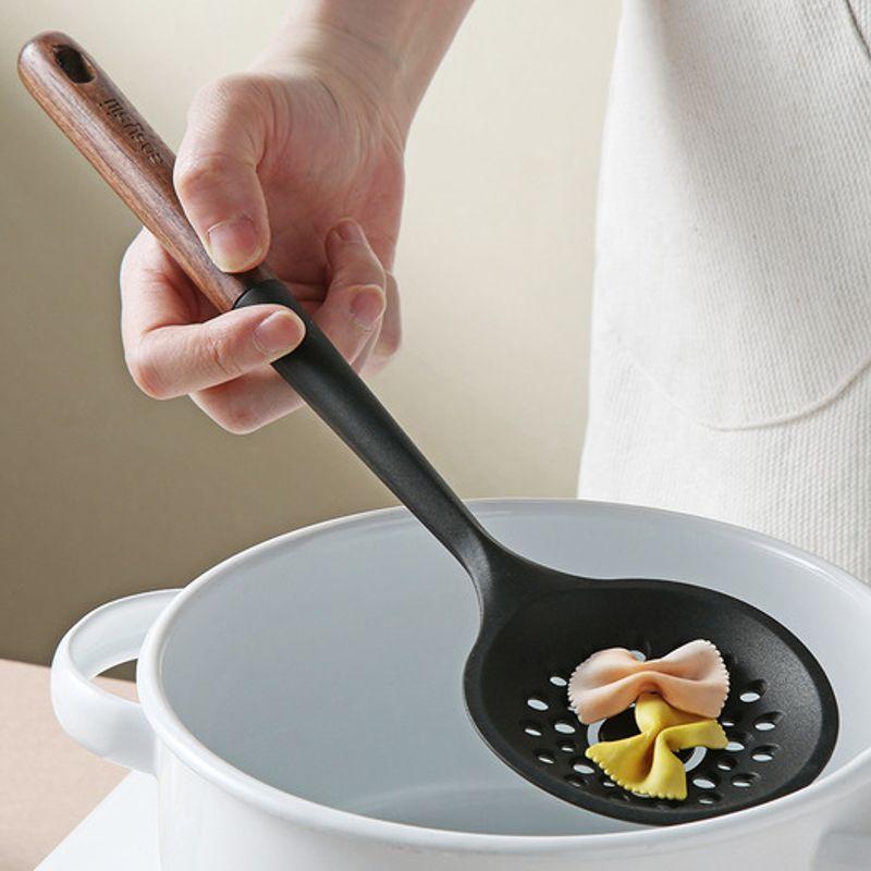 Katewaltz Easysilly Lunoa Mangkokja Wood Handle Silicone Cookware