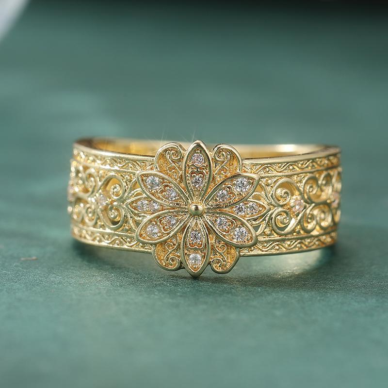Vintage Exquisite Hand Carved Flower Pattern Golden Plated Ring for Women Gorgeous Charm Banquet Anniversary Jewelry Accessories