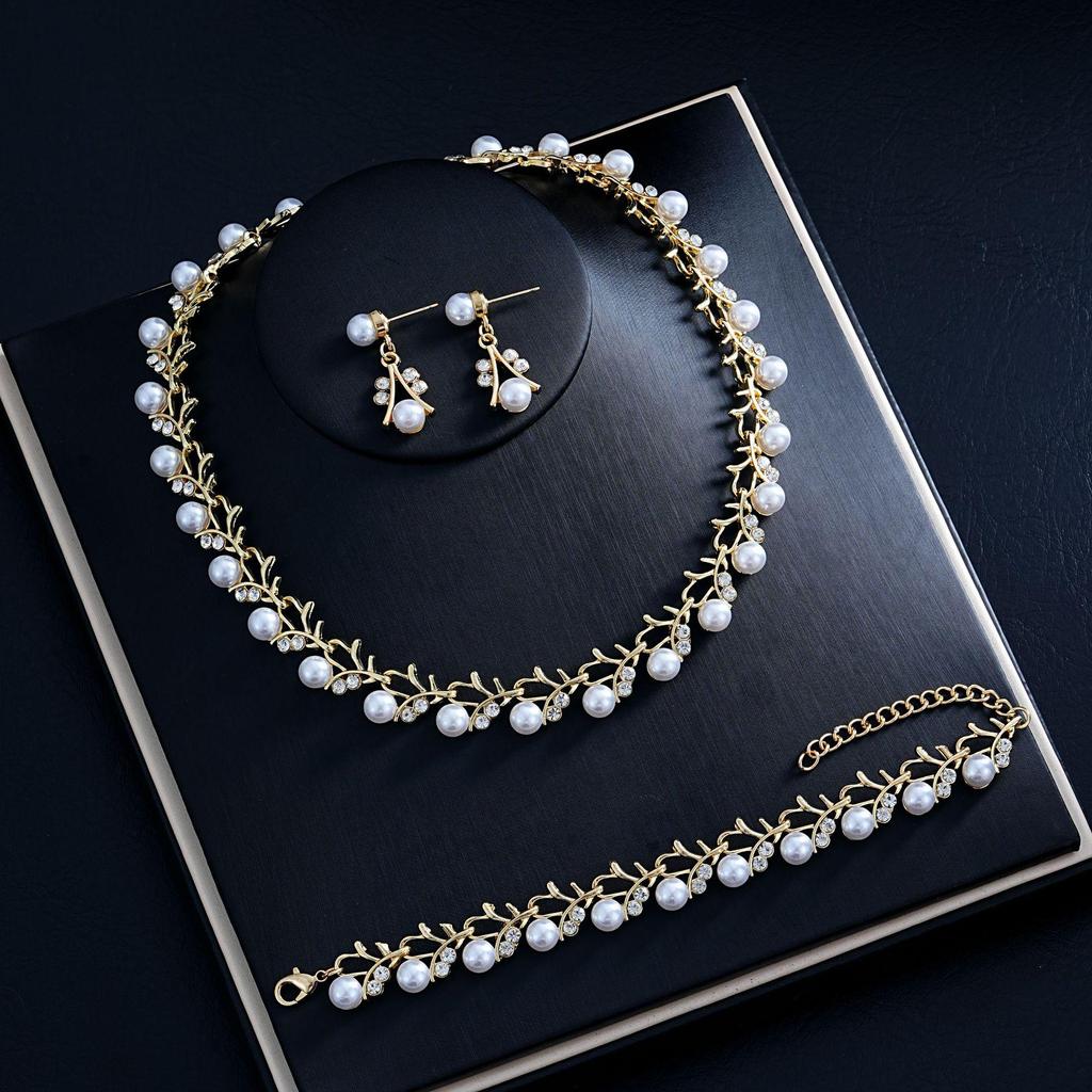 Elegant Pearl Bridal Jewelry Set: Necklace & Earrings