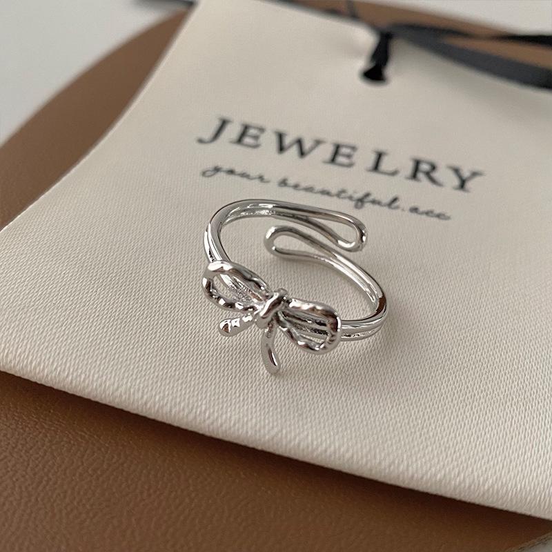 

Ретро Кольцо на указательный палец с неровным бантом для женщин: Дизайн высокого класса, универсальный и элегантный