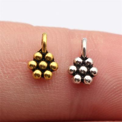 Liten Blomma Ängsblomma Berlock Antik Brons Zinklegering Smyckestillverkningstillbehör Hantverkstillbehör Stil Pärlberlocker