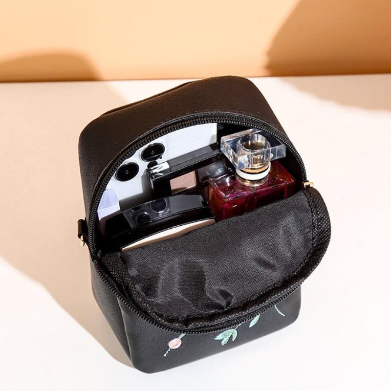 Embroidered Lock Single Shoulder Vertical Small Square Bag Messenger Bag Simple Mobile Phone Bag Girls Mouth Red Envelope