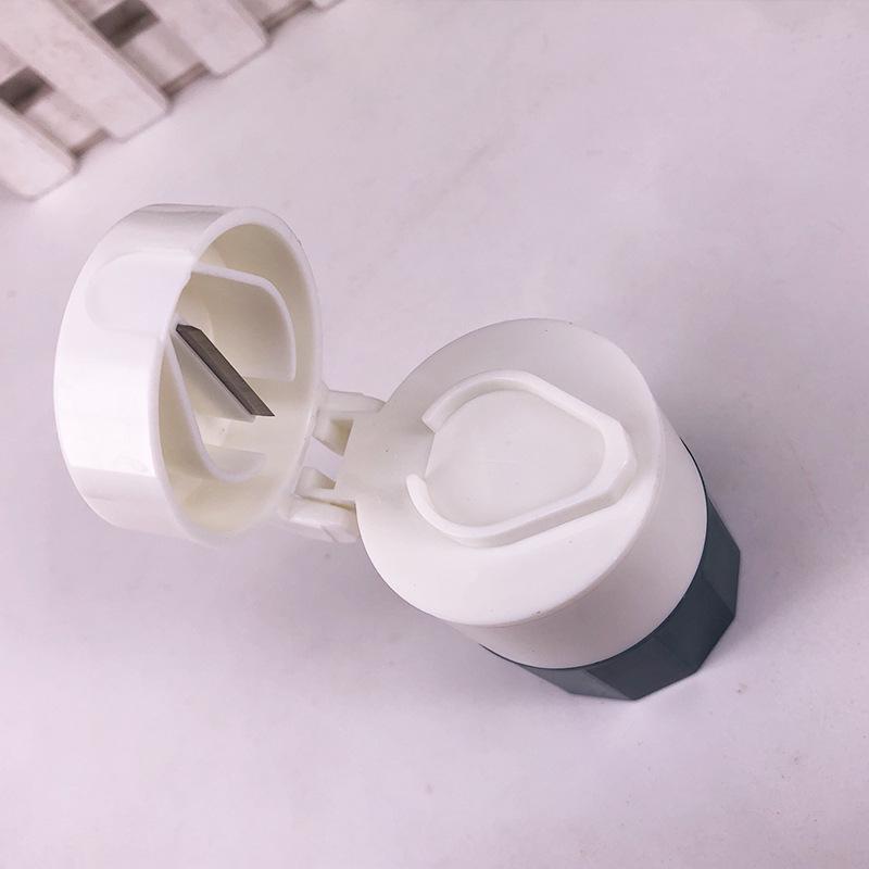 Pill Cutter & Grinder: 4-Compartment Tablet Crusher and Dispenser for Easy Medication Management.