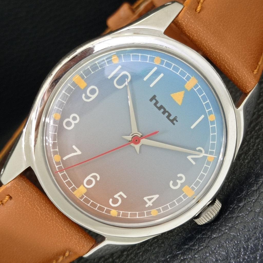 

HMT HAND-WINDING VINTAGE INDIAN MENS WRIST WATCH a702833-1 R211-a702833