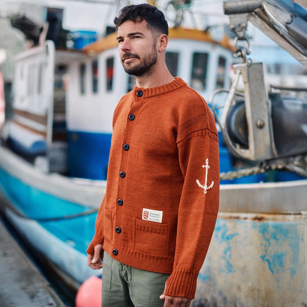 Guernsey Woollens Fischer Ganzkörper-Strickjacke - Gebranntes Orange