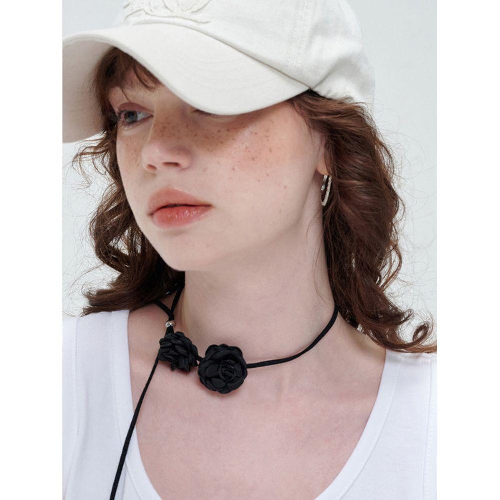 NOISCHE N Fleur Necklace _ BLACK