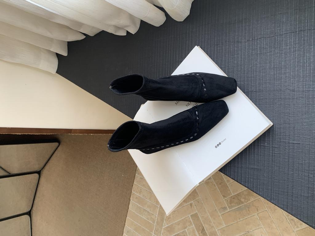 Low-heeled suede short boots temperament thin boots 2025 autumn and winter new French short boots Korean version splicing square socks boots