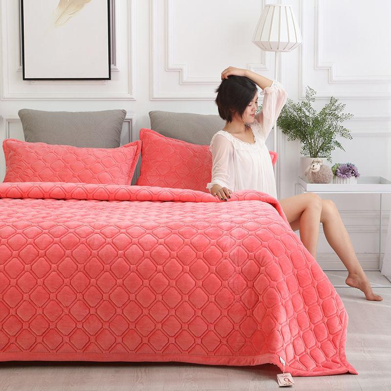 Soft Velvet Quilted Bed Cover Blanket Short Plush Sofa Towel Anti-slip Bed Sheet 270x230cm Bedspread Bottom Solid Color or Printing Random