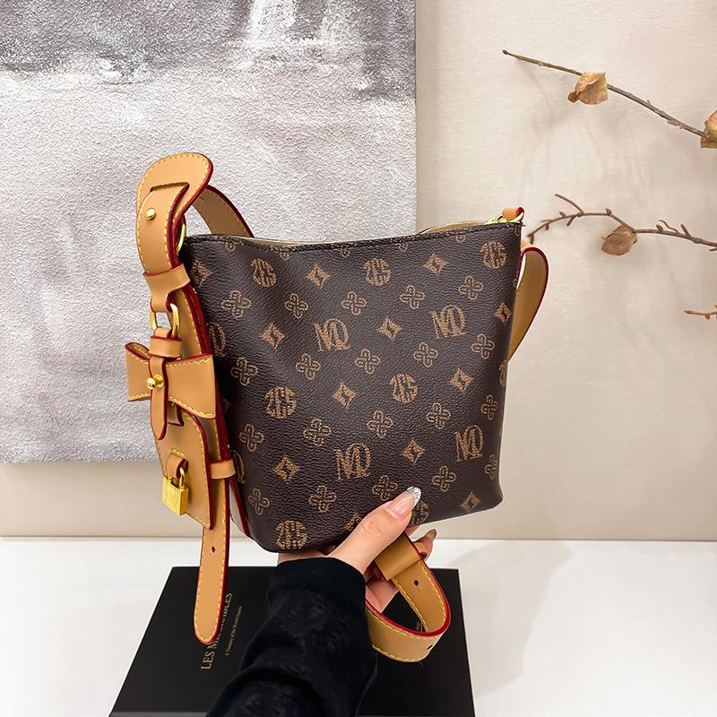 

Популярная в этом году печатная сумка-ведро 2025 весна и лето новая модная сумка на плечо высококлассная сумка-мессенджер темно-коричневого