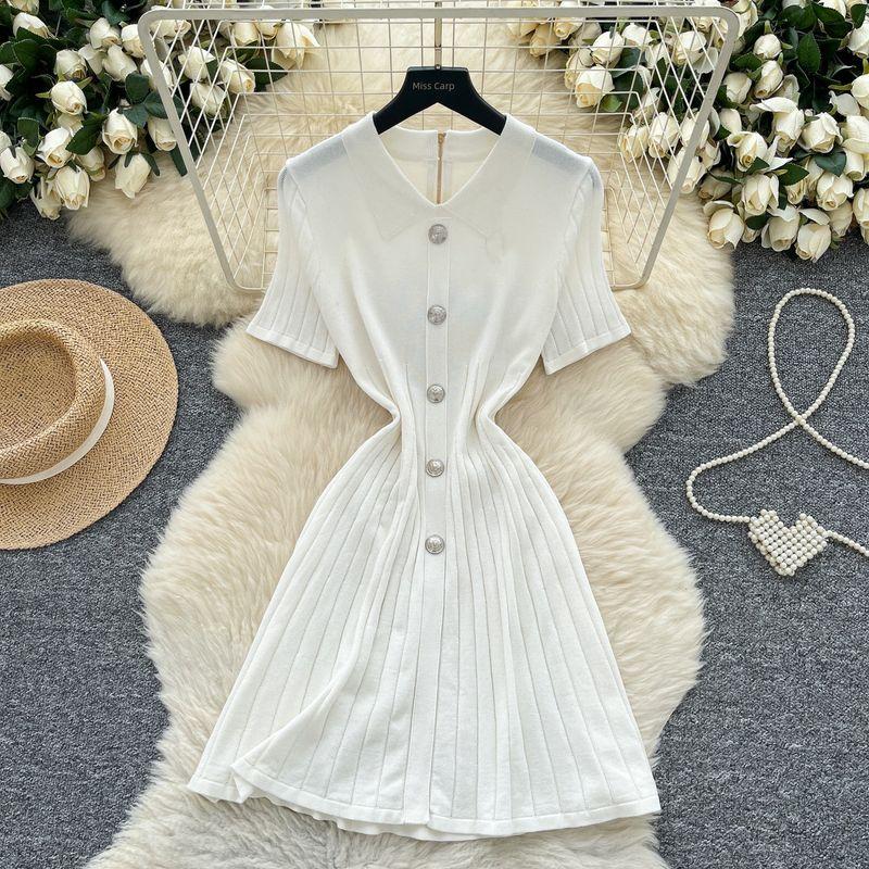 

Французский стиль Ретро Воротник поло Короткий рукав Металлическая пряжка Облегающее Похудение Вязаное платье Женское Летнее Западный стиль Омолаживающее Короткое платье White One size