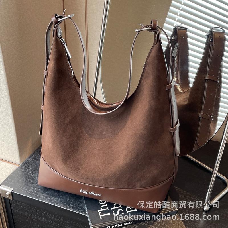 Large capacity bag women's autumn and winter versatile 2025 new retro shoulder crossbody bucket bag women's commuter tote bag