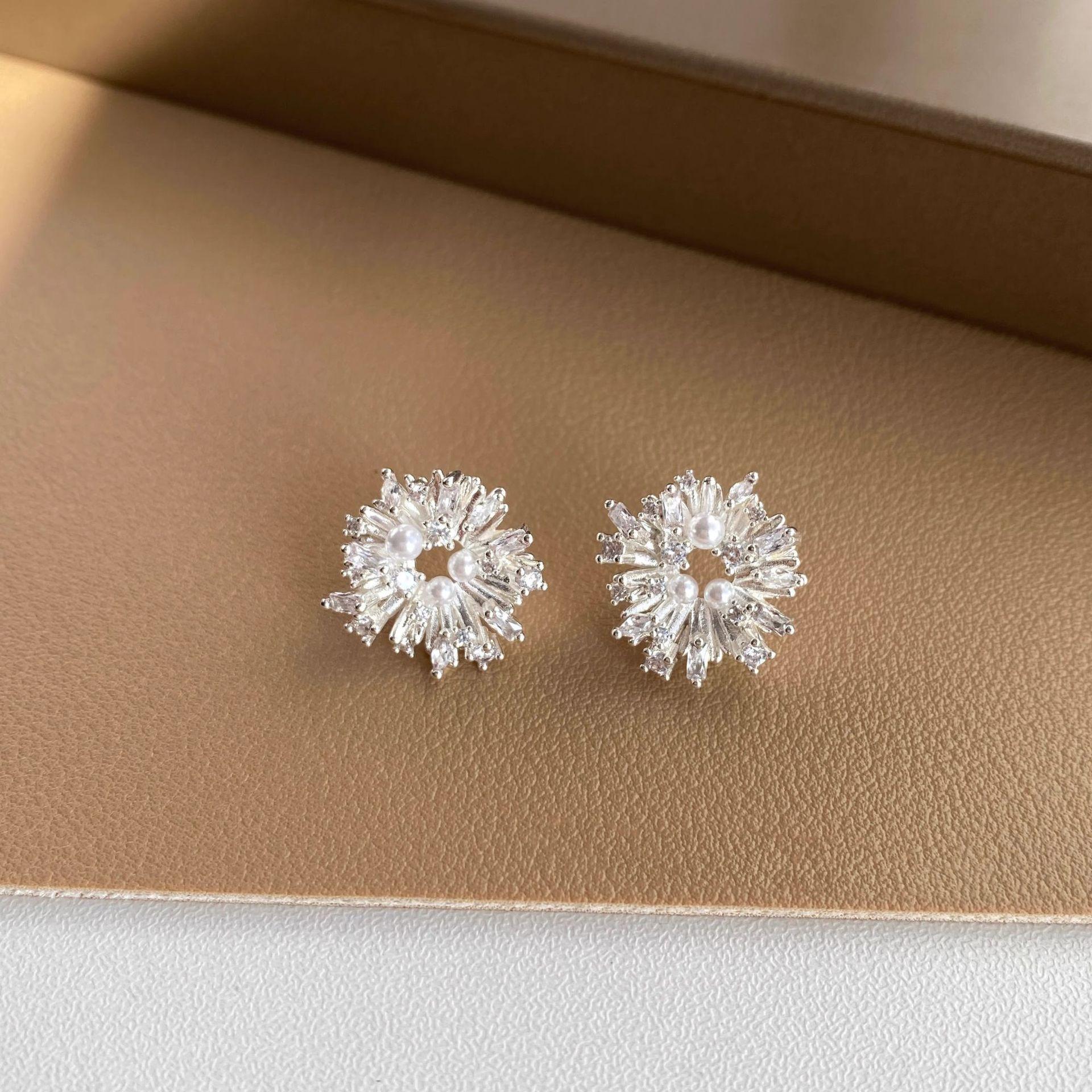 

Серьги-подсолнухи с геометрическими цветами и простыми жемчужинами для женщин, подходящие для подарков на день рождения, серьги с дизайном, серьги для темпераментных женщин