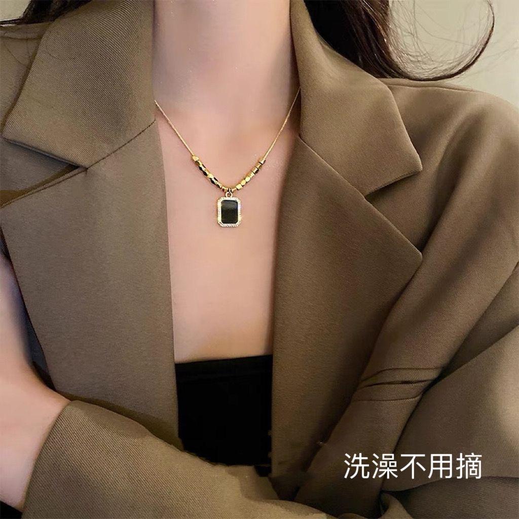 Stainless Steel Necklace , 18K Gold Women's Fashion Square Pendant Necklace, Trendy Versatile Charming Jewelry Necklace
