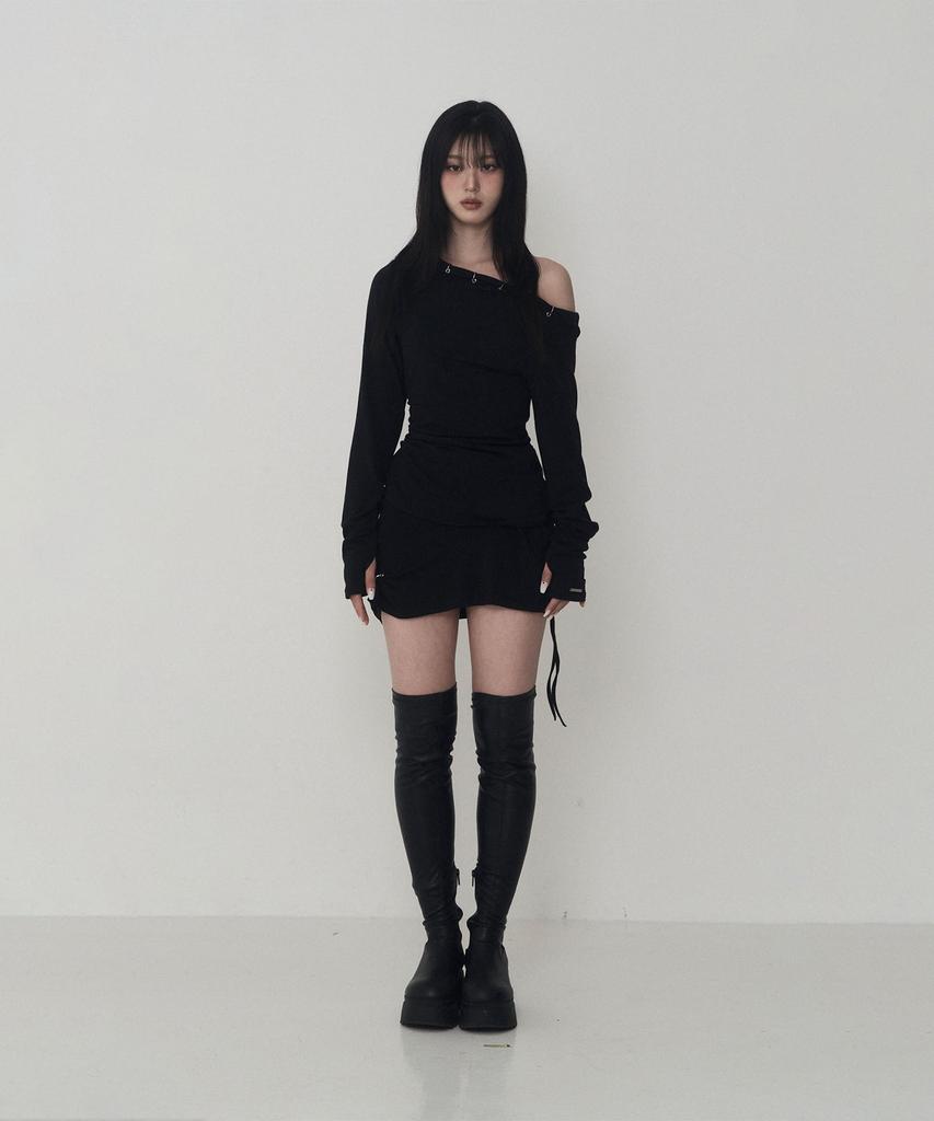 ETRE AU SOMMET Piercing Drape Setup Mini Skirt (Black)