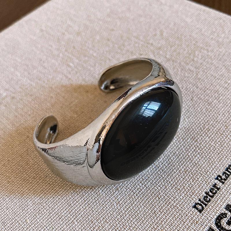 Elegant Retro Snake Twist Open Bangle: Luxurious Versatile Jewelry for Women