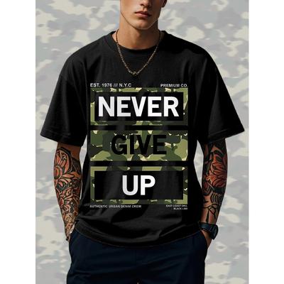 Europäische Größen Camouflage T-Shirt, Camouflage Text Herren Freizeit Sport T-Shirt, Mit Camouflage-Muster Design. Dieses stilvolle T-Shirt ist perfekt