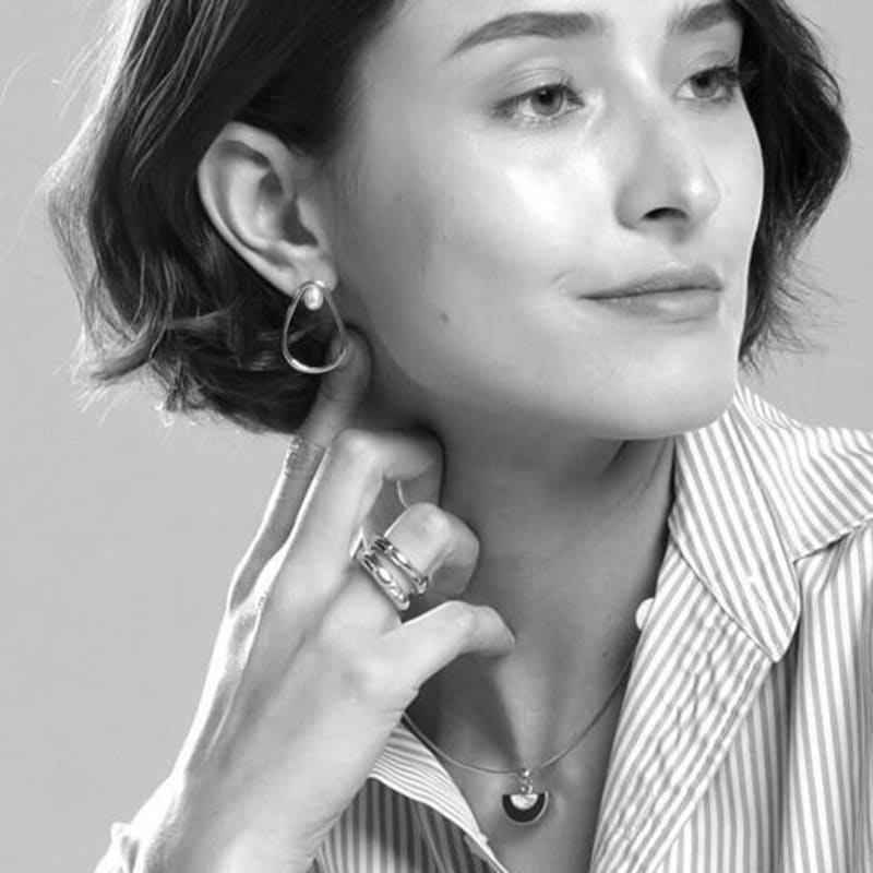 Sophy Rouge Movement Wave Freshwater White Gold Earrings