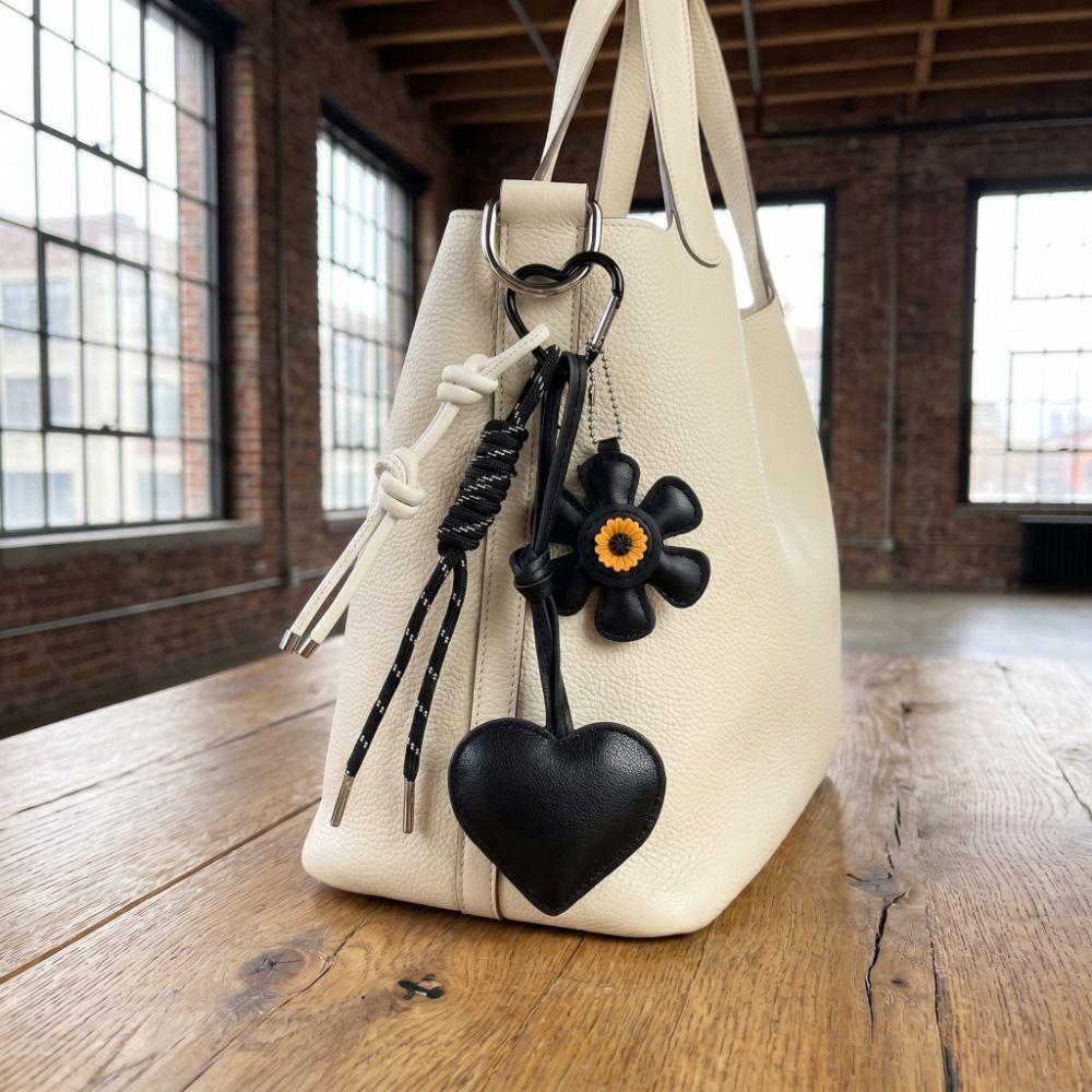 Sunflower Flower Heart Keychain Vintage Bag Ornament Fashion Bag Hanging Keys