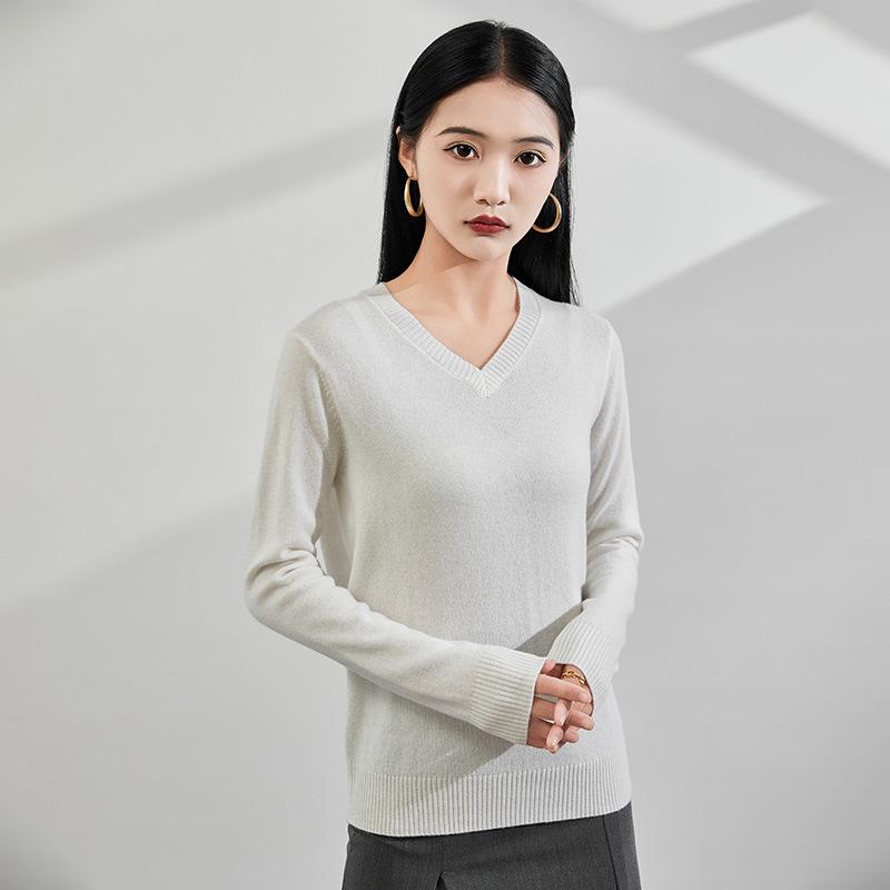 2025 Autumn/Winter Women's V-neck Slimming Cashmere Sweater - Versatile Solid Knit Base Layer