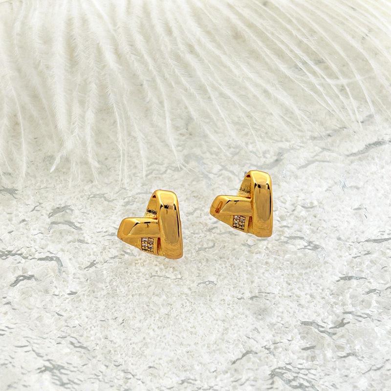 Trendy Personality Sweet Hollow Love Styling Stud Earrings золотой