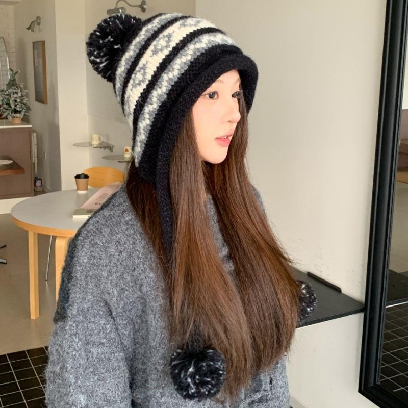 Japanese and Korean women's geometric jacquard wool hat winter windproof and cold protection ear protection lanyard sleeve hat