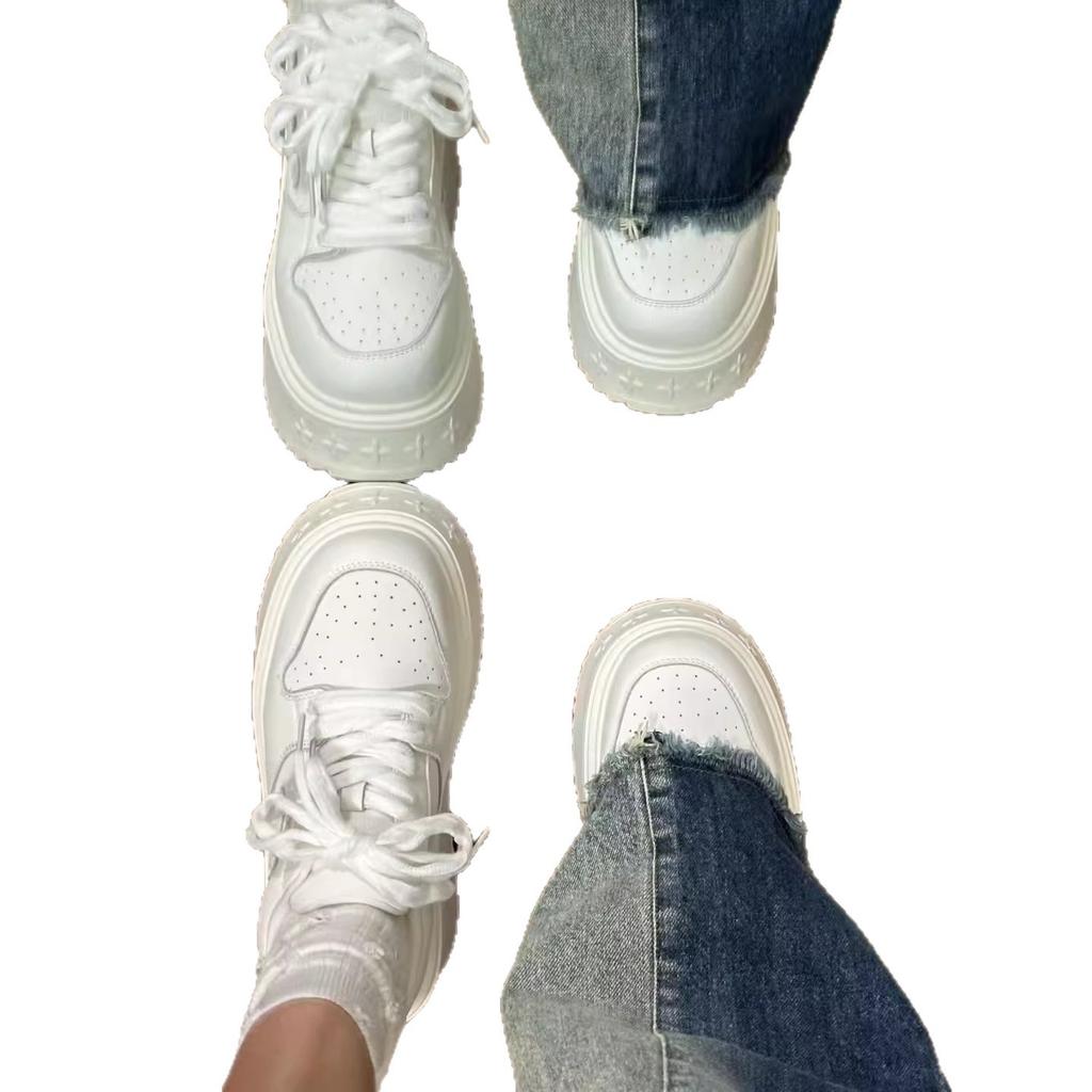 Versatile lace-up thick-soled muffin heightening super hot little white shoes children's 2025 autumn and winter new casual board shoes