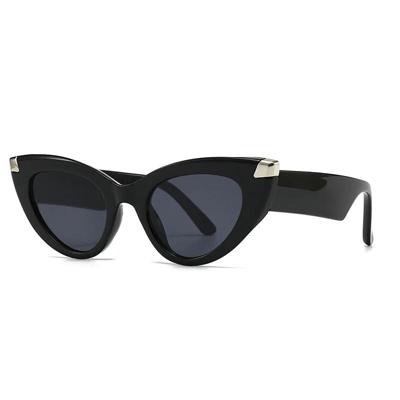 Luxury Brand Designer Vintage Cat Eye Big Frame Sunglasses Women For Female Sun Glasses Punk Rivet Popular Outdoor Shades UV400