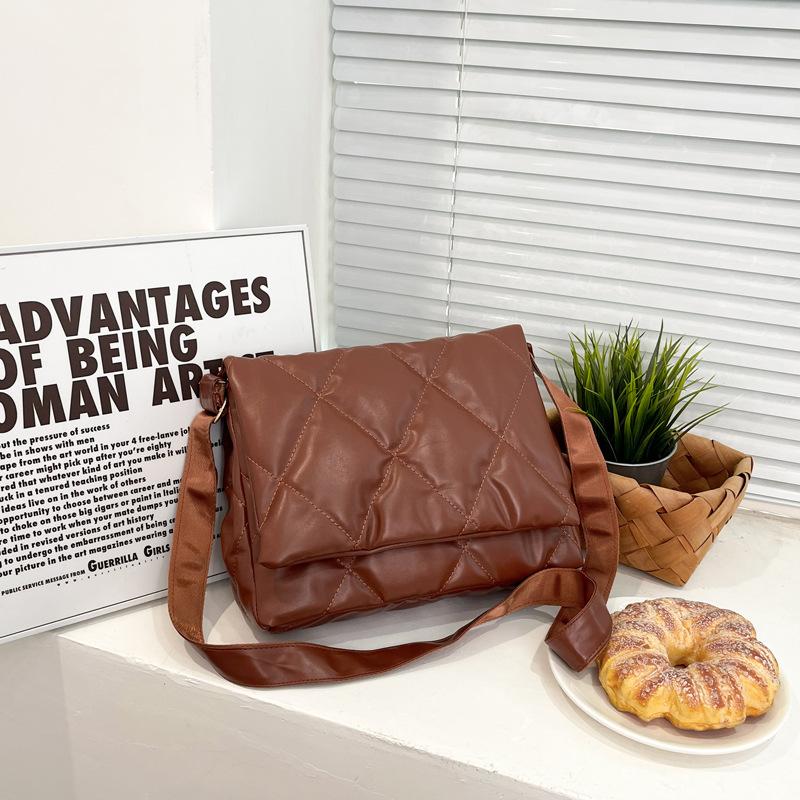 Down Bag Women's Autumn and Winter 2025 New Trendy Rhombus Small Square Bag Versatile Large Capacity Shoulder Messenger Bag